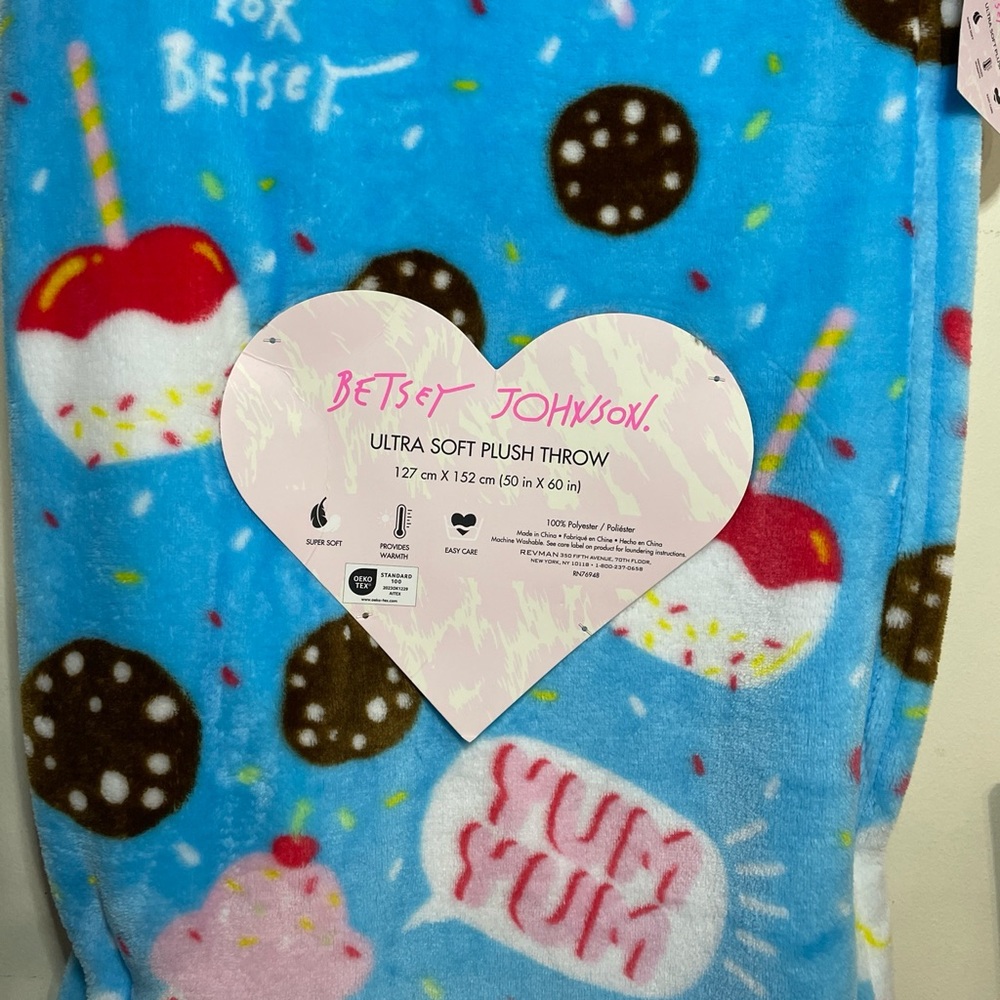 Betsey Johnson bright blue throw blanket